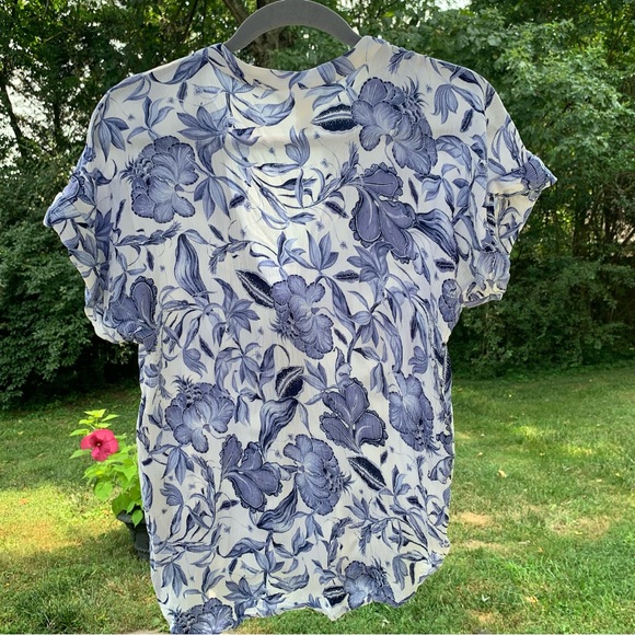 H&M Blue & White Floral Print Rayon Top w/ Cuffed Sleeves & Notched Neck size 8 - Picture 8 of 12